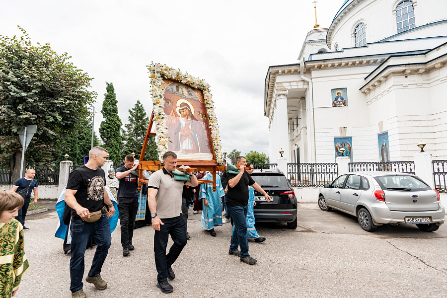 Архиерейское богослужение в соборе Николы Белого города Серпухова